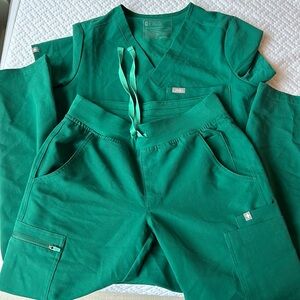 Figs hunter green scrub set, XS top & XSP bottoms